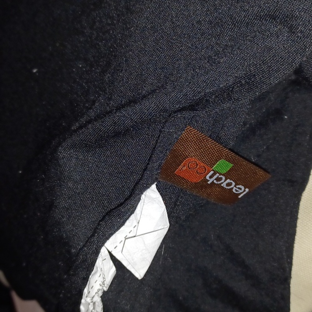 LeachCo black breastfeeding body cover